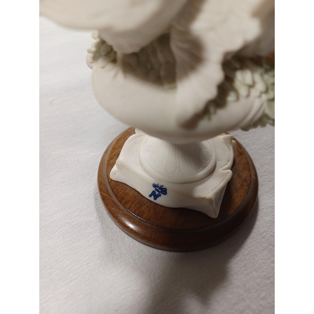 Vintage Giuseppe Armani Florence Italy Doves Figurine 1988 Capodimonte Wood Base - Picture 7 of 9